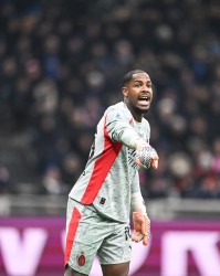 华体会在线-斯基拉：米兰将与迈尼昂经纪人会面，新合同年薪含奖金达700万欧